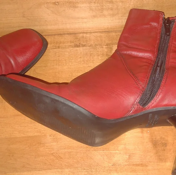 Principles Red Square Toe Boots.Leather upper.Size 7.5 - Picture 7 of 7